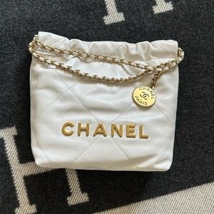 **UNICORN** NEW Authentic Chanel 23B Mini 22 Bag in White Full Set